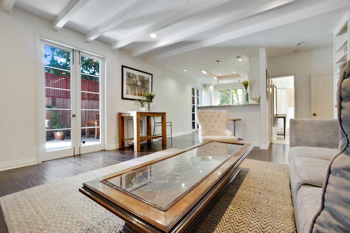 Savoy Plaza Apartments in West Hollywood