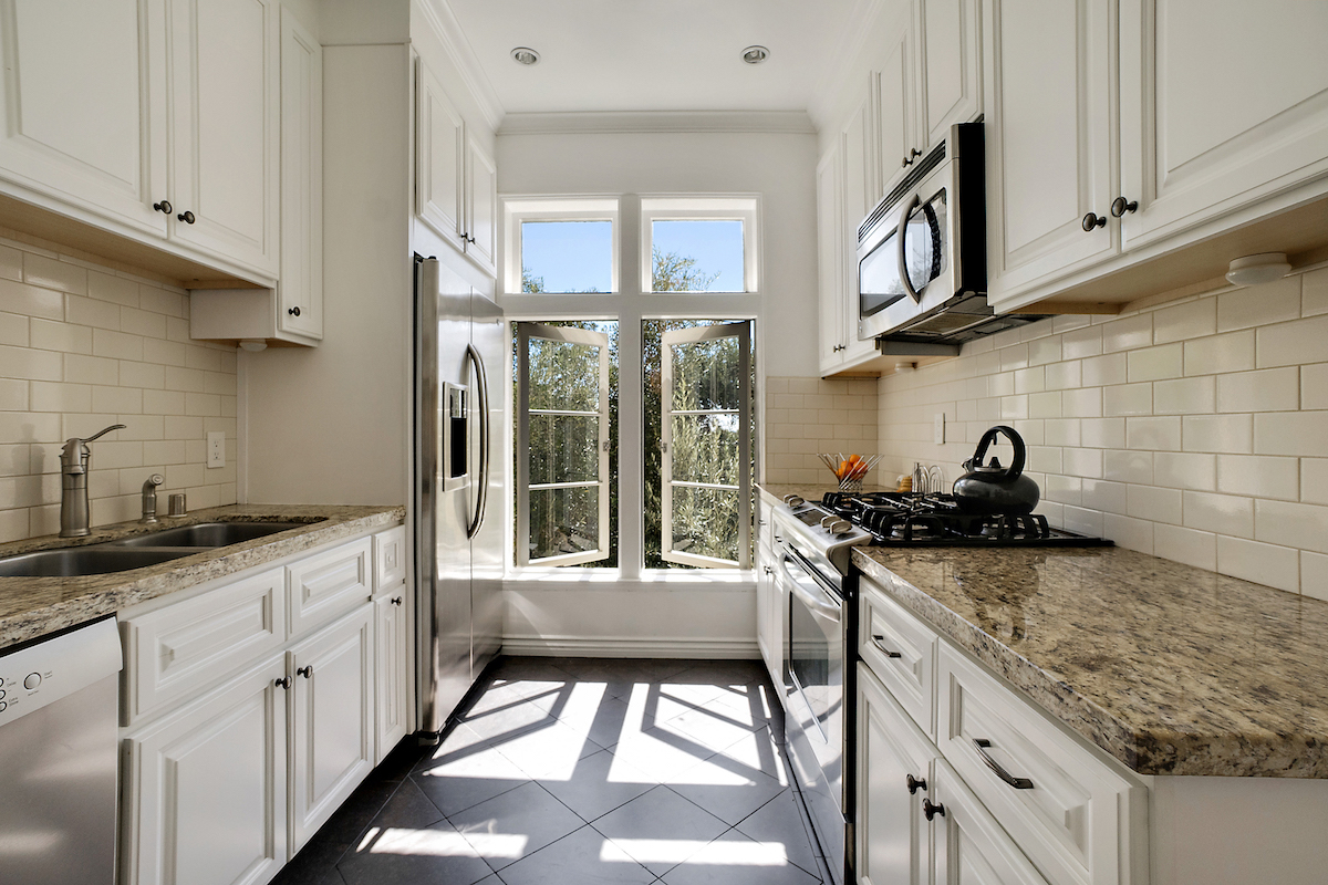 Savoy Plaza Apartments in West Hollywood